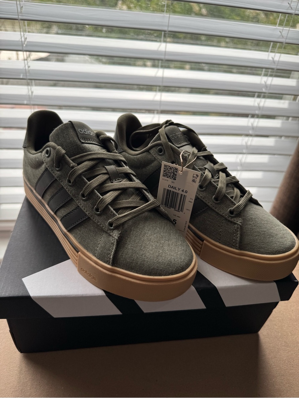 adidas Big Boys 4, Olive Green Canvas Sneakers I wear a 7 and they fit perfect.